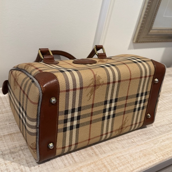 Burberrys Tan Nova or Haymarket Checked Boston Bag - Picture 8 of 13